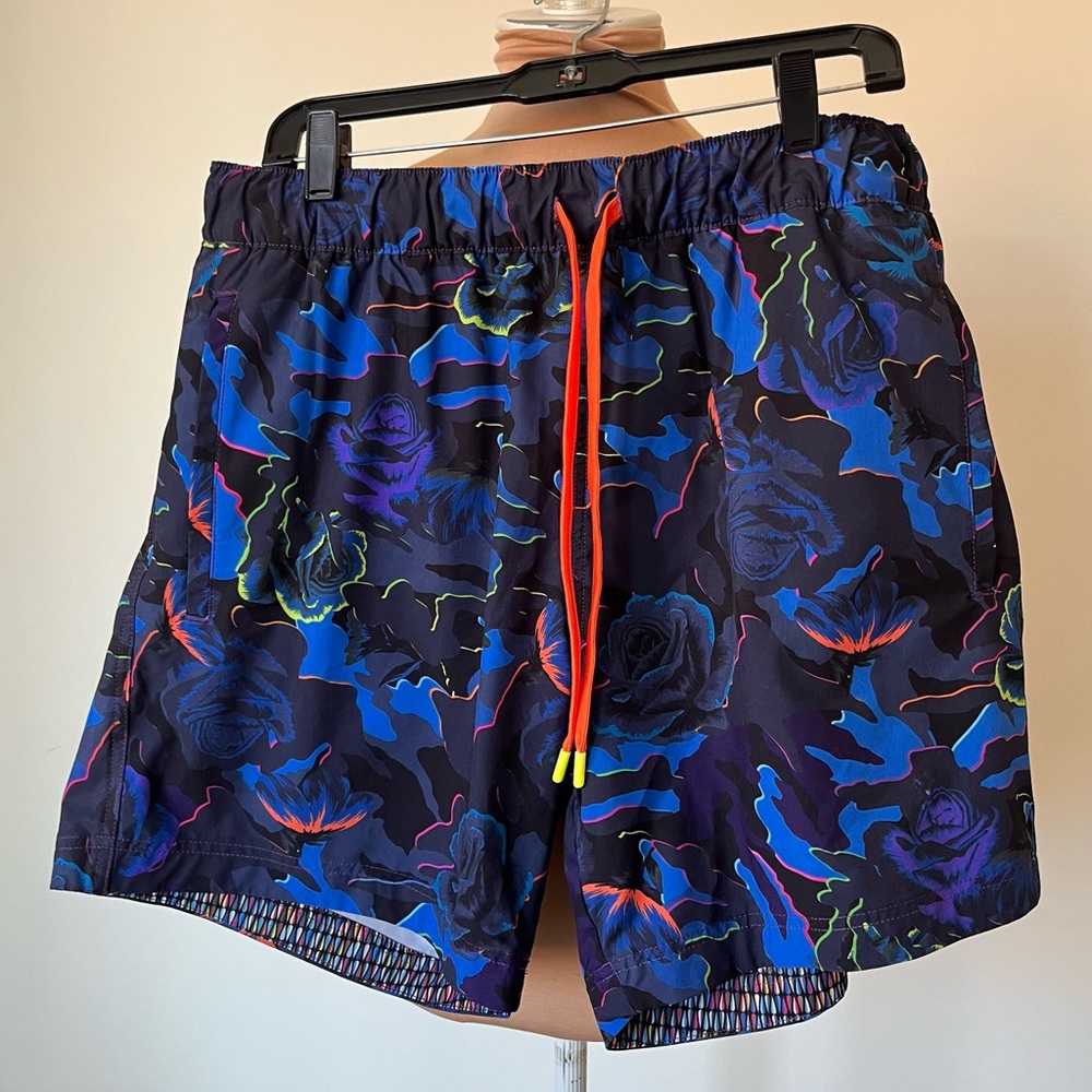 Robert Graham Navy Blue Multicolor Floral Camo Print Swimsuit Trunks EUC Size 38